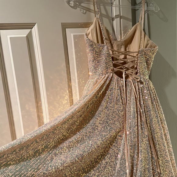 Beautiful Sherri Hill gown style# 54261. Size 2. - Picture 15 of 15